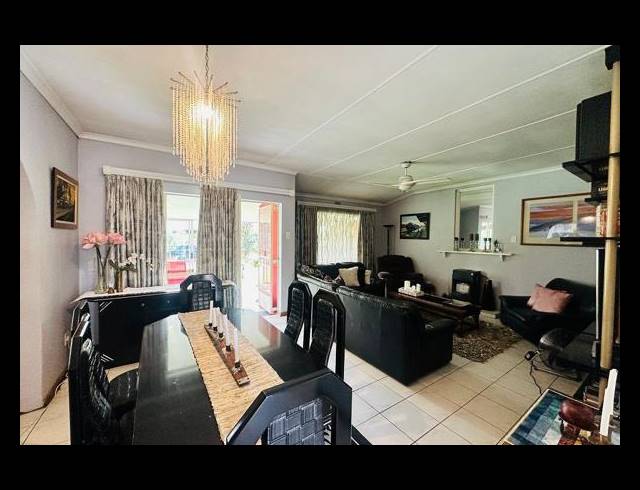 4 BEDROOM FREEHOLD FOR SALE IN VERWOERDPARK